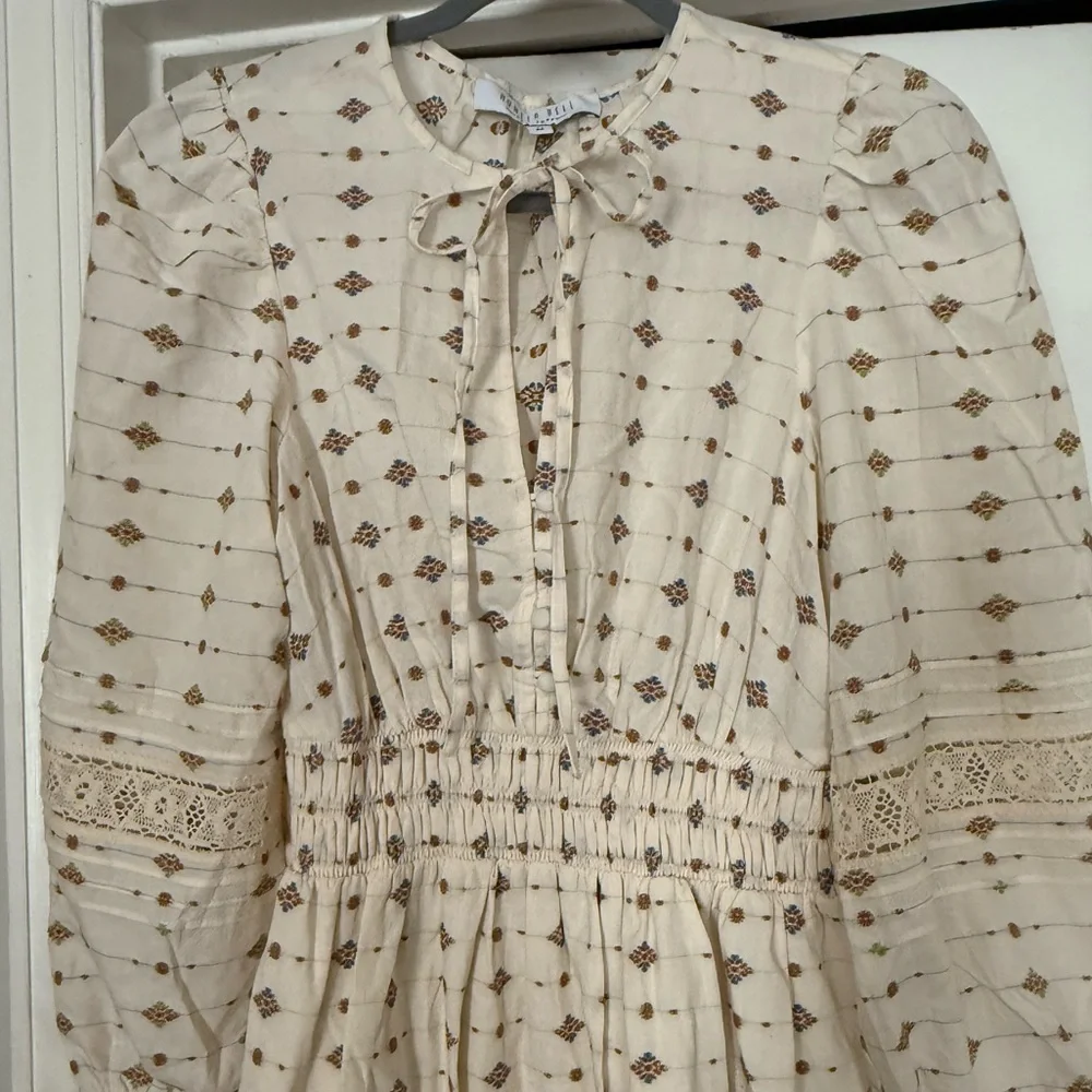 Hunter Bell Clementine Cream Long Sleeve Medallion Maxi Dress Size M |
NWOT - Picture 4 of 11